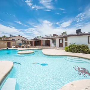 16 Large Studio With Kitchenette Apartment Las Vegas